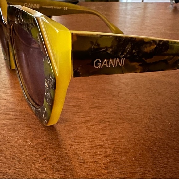 GANNI Oversized Sunglasses brown/green Tortoise NWOT with Case - Picture 3 of 7